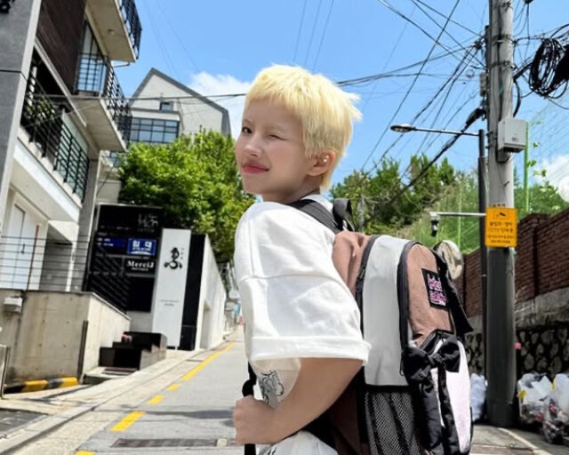 韓國歌手田小娟(Soyeon)新歌〈我要辭職了〉推出十天即登音樂平台冠軍,唱盡打工仔心聲。 韓國歌手田小娟(Soyeon)新歌〈我要辭職了〉推出十天即登音樂平台冠軍,唱盡打工仔心聲。