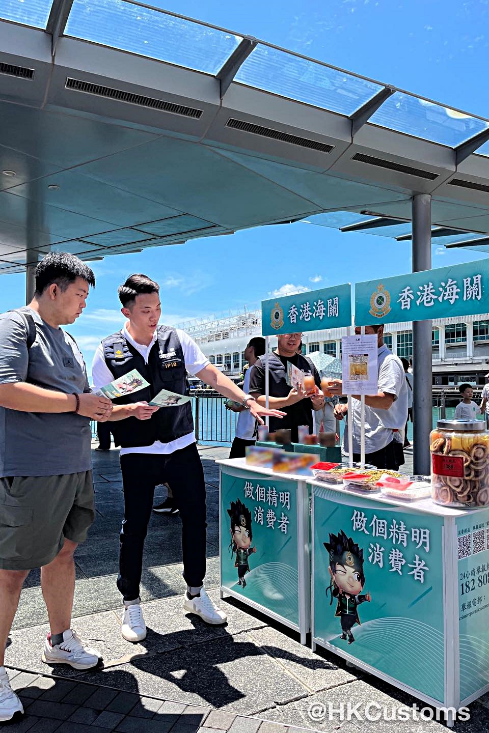 海關進行推廣活動。fb：香港海關