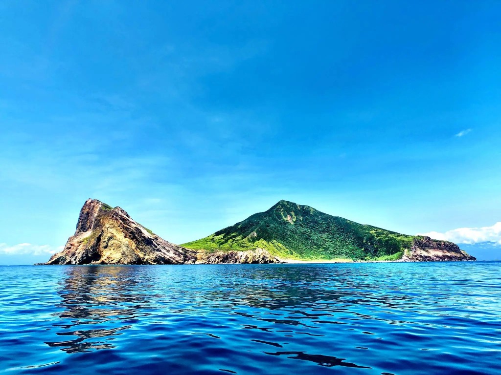 龟山岛是宜兰地标。