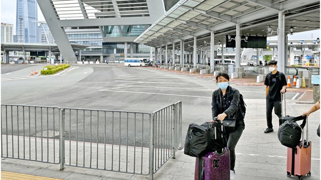 4名跨境司机昨日自深圳湾口岸入境闭环返港，检出阳性。资料图片