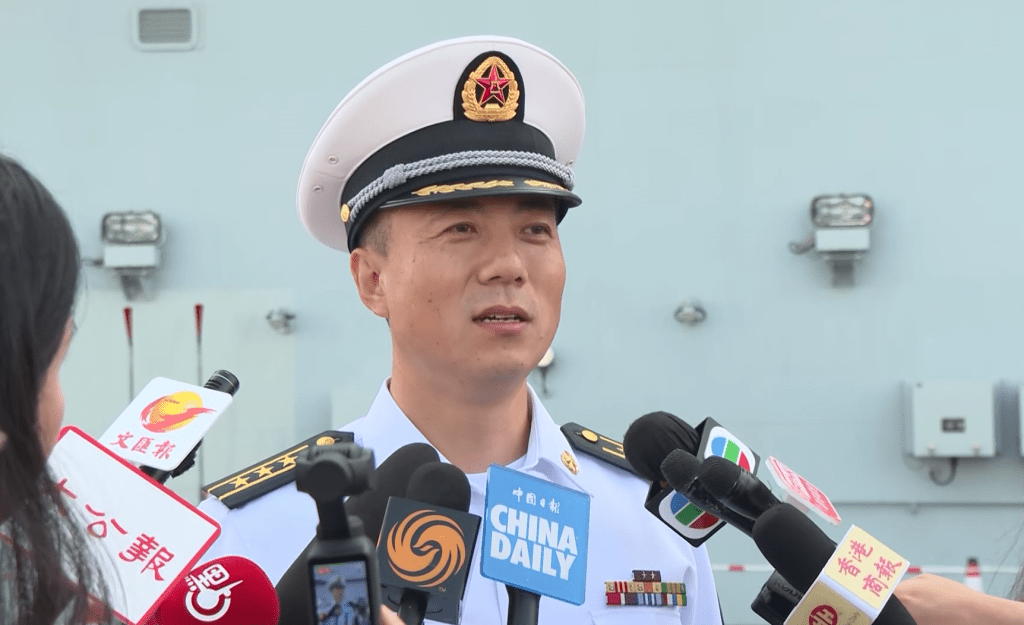 山東艦上校軍官楊英楠。 山東艦上校軍官楊英楠。