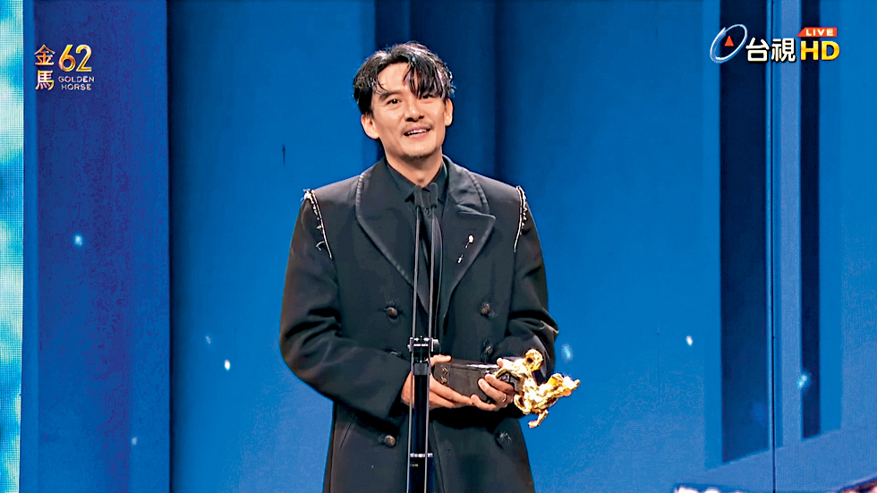 張震封帝後感謝太太及女兒，場面感人。