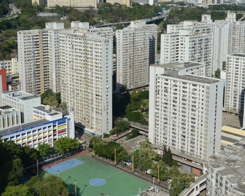 其中蘇屋邨校舍暫定本月落成。資料圖片