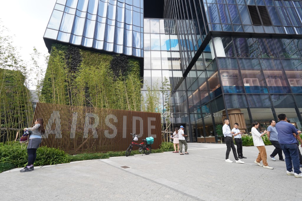 受惠啟德體育園盛事連續舉行,附近商場的人流亦被帶動。 受惠啟德體育園盛事連續舉行,附近商場的人流亦被帶動。