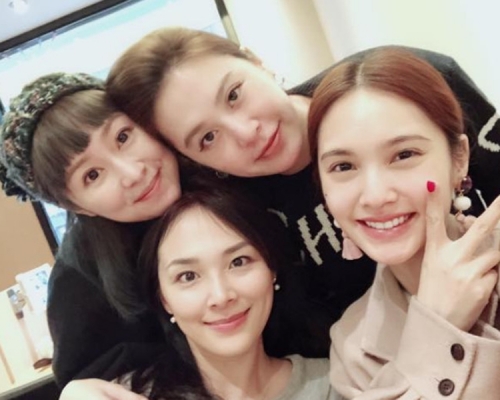 楊丞琳同18年前嘅組合4inlove成員兼好姐妹合照。