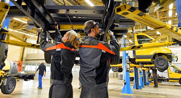 欧美车厂无芯可用，因而减产。AP