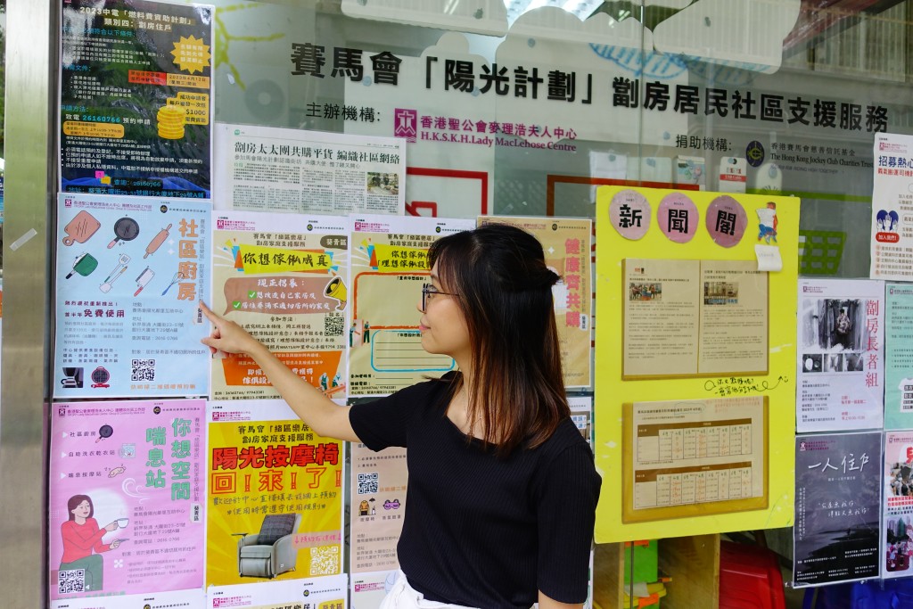香港聖公會麥理浩夫人中心組織高級幹事潘詠珊指社區廚房推出以來，服務使用者大多是女士，其中三至四成為單親媽媽。(莫家文攝)