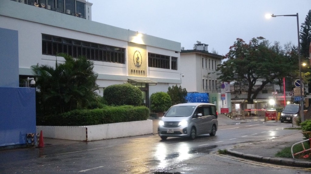 35+顛覆案│岑子杰、譚凱邦、王百羽及李嘉達刑滿出獄 數輛私家車清晨接載離開