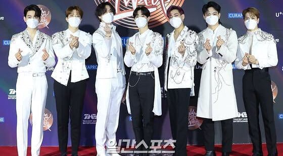 GOT7今日全員出席金唱片頒獎禮。