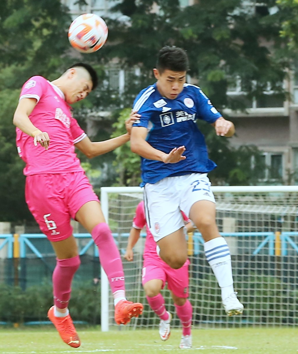 東方射手孫銘謙（右）與晉峰葉卓文空中鬥法。陸永鴻攝