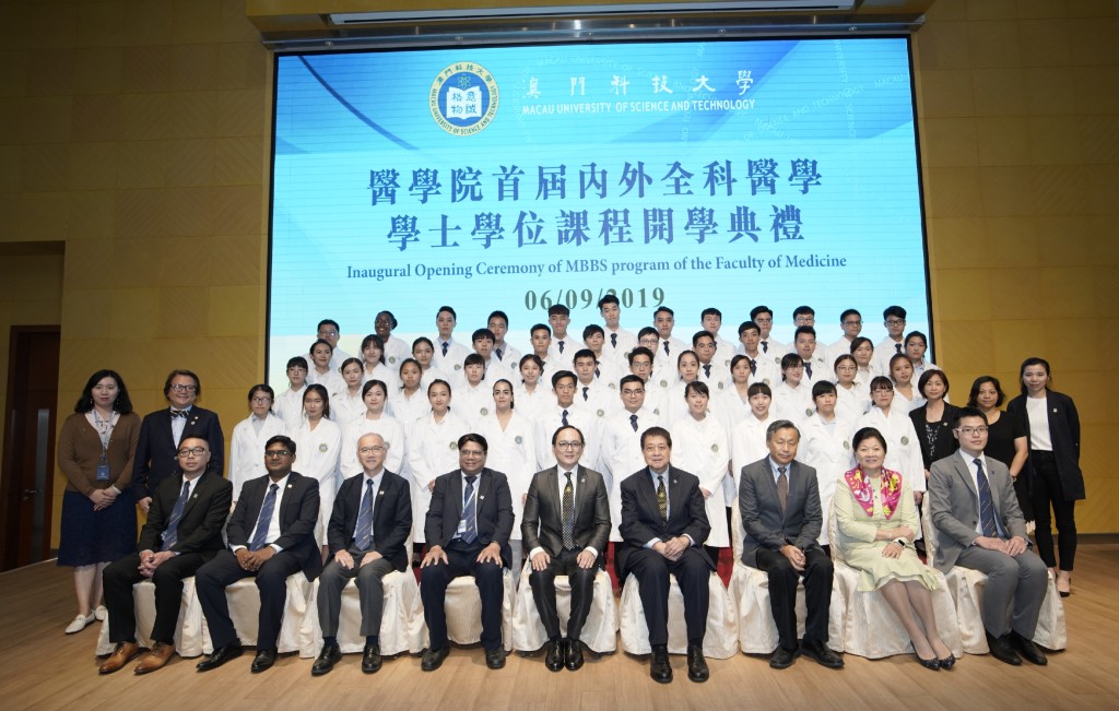 13年成立的鎧耀生物醫藥科技，邀來不少有志從事研發的港人加入。 受訪者提供