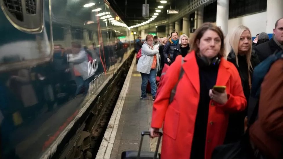 英鐵路工會大罷工，預料會有數以百萬計的旅客受到影響。 TWITTER圖
