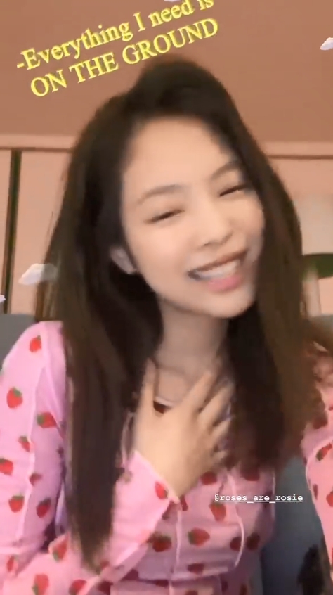 Jennie唱到七情上面。