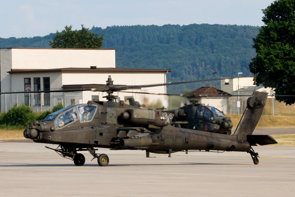 波兰决定寻求添购阿帕奇直升机，以取代国内老旧的苏联时代直升机机队。路透社