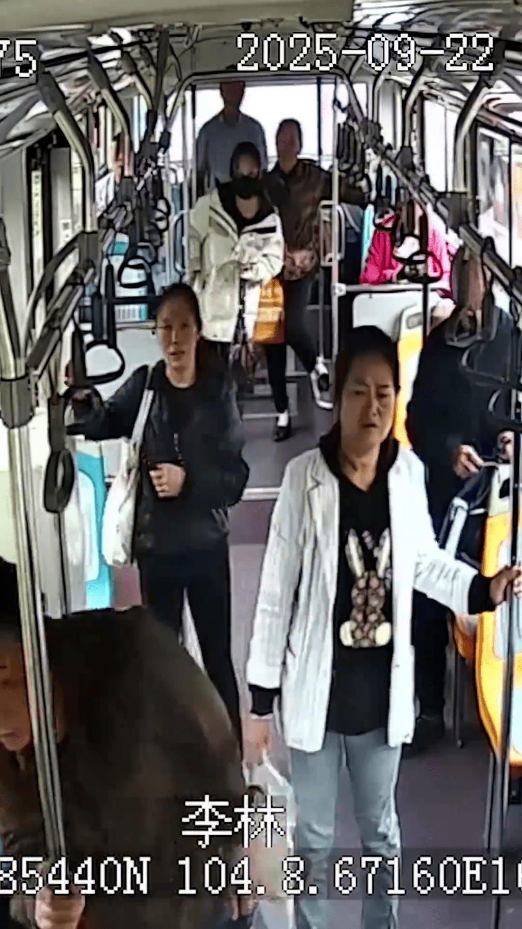 車上乘客得以安全下車。