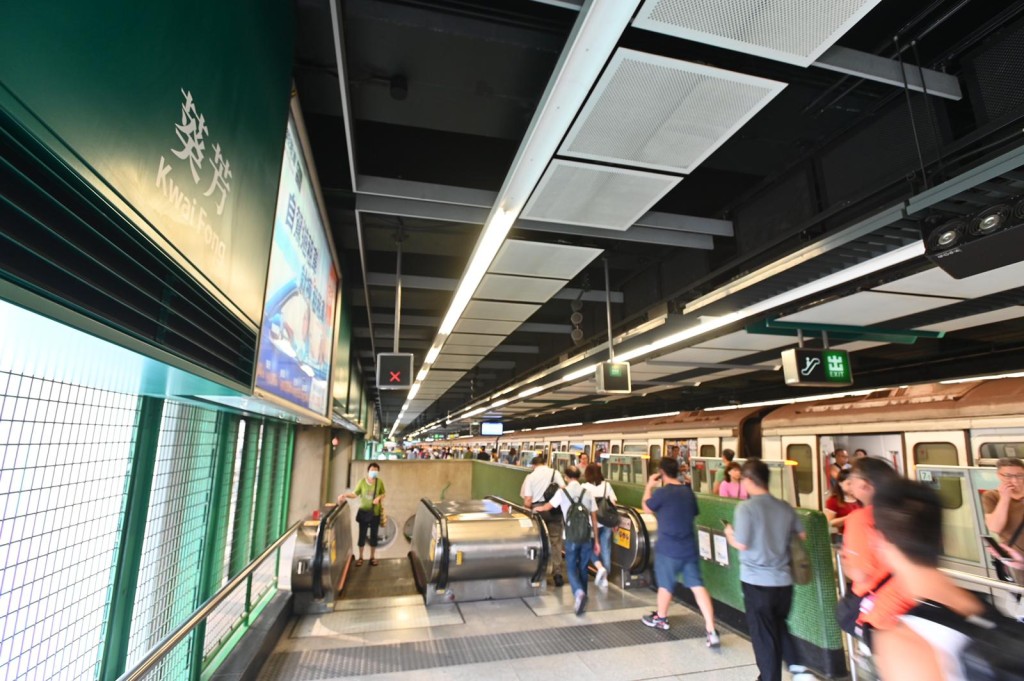 葵芳站早上如常運作。