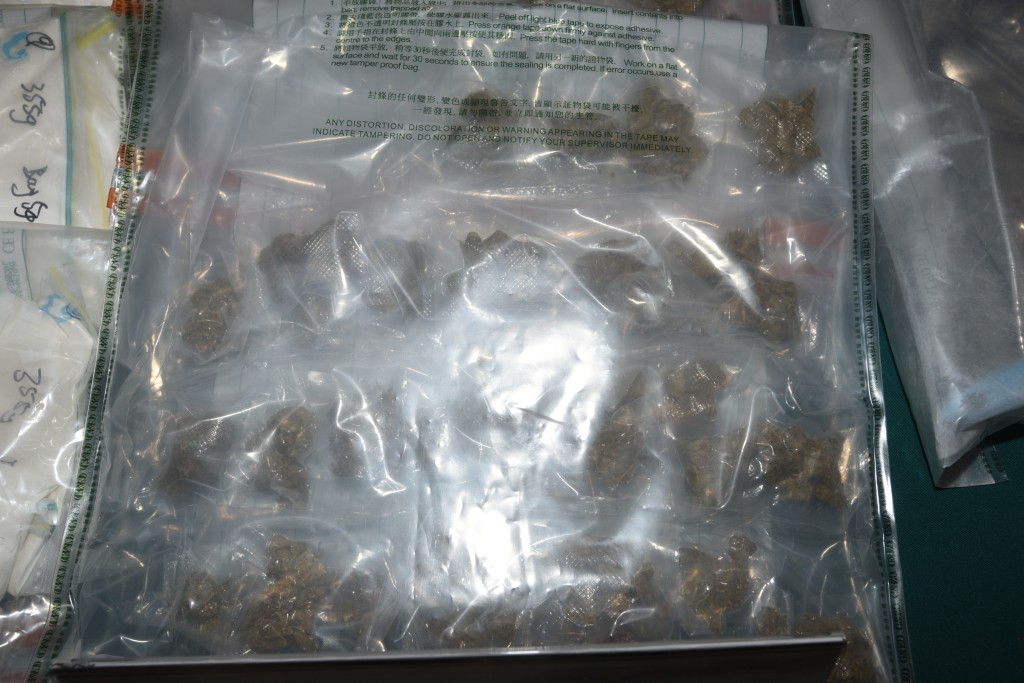 海關檢獲18公斤海洛英及800克大麻花，市值1600萬元。