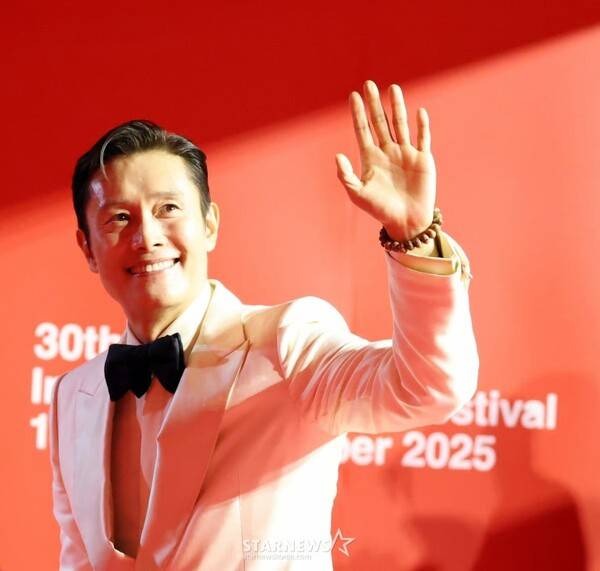 李秉憲擔任開幕禮主持人。