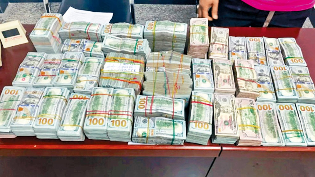 入境旅客攜帶逾180萬美金在白雲機場闖關失敗。