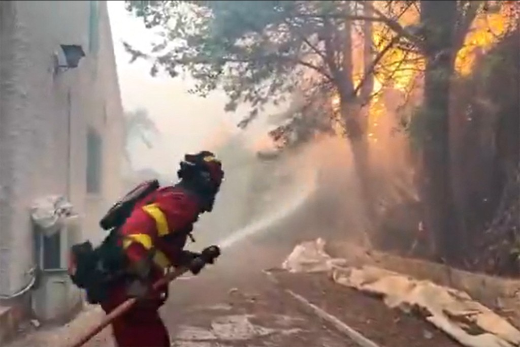 西班牙山火失控,大马德里地区已有1万人被迫撤离。法新社 西班牙山火失控,大马德里地区已有1万人被迫撤离。法新社
