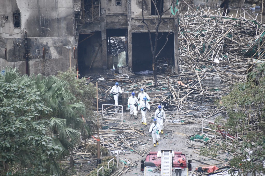 DVIU人員再次進入災場。盧江球攝