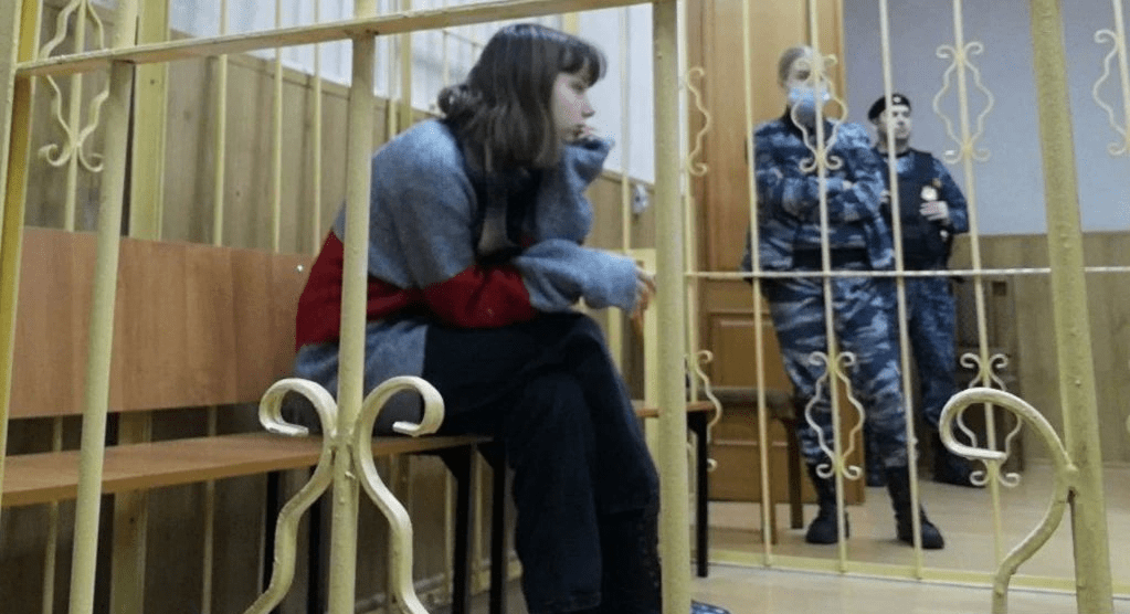 其母亲表示克里夫佐娃有强烈的正义感。