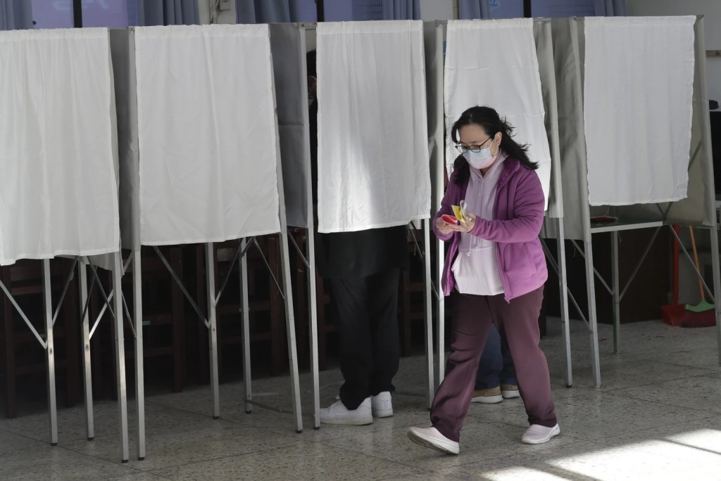 台湾昨日大选，由逾1,954万名选民选出正副领导人。美联社