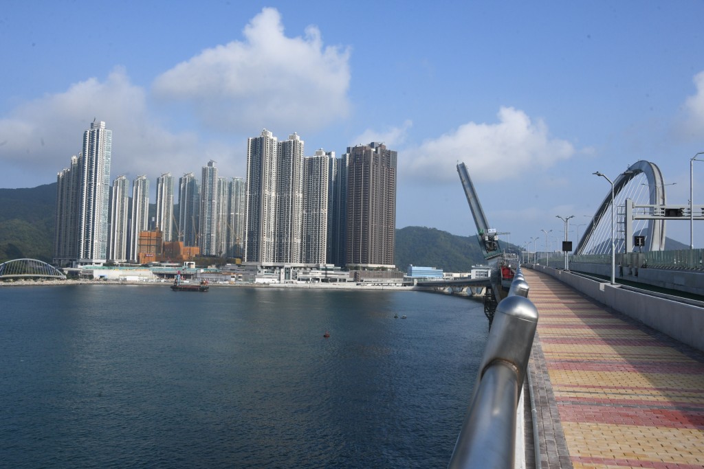 日出康城SEASONS系列,单日连录7宗成交,涵盖1房及2房间隔。 日出康城SEASONS系列,单日连录7宗成交,涵盖1房及2房间隔。