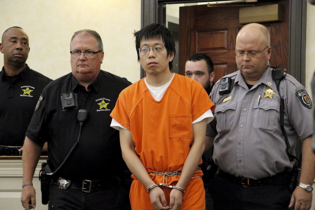 齐太磊同时被控在校园携带枪械罪。AP
