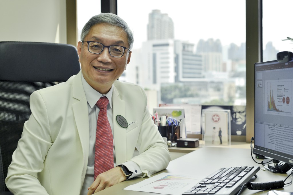 香港創新醫療學會會長劉少懷醫生：每支疫苗有獨立條碼，每瓶稀釋5支，不可能增減；即使出現副作用，日後亦可追溯。資料圖片