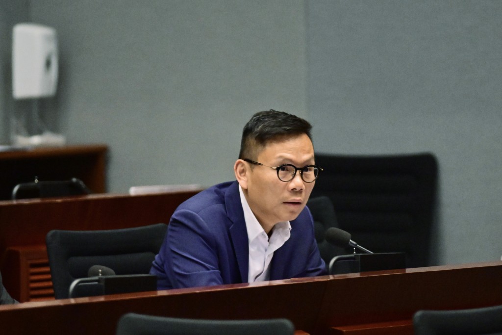 民建聯議員、立法會交通事務委員會主席陳恒鑌。 民建聯議員、立法會交通事務委員會主席陳恒鑌。