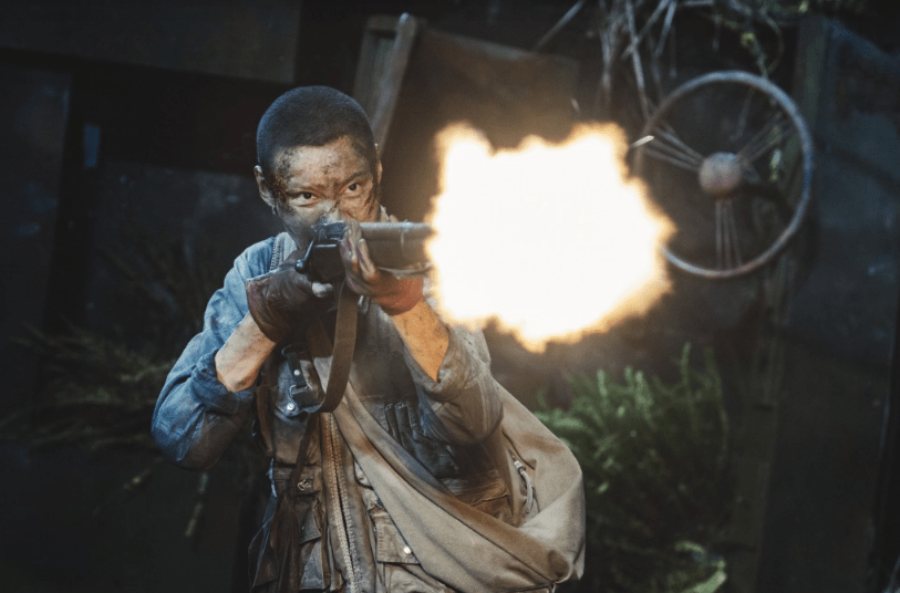 王丹妮拍《營救飛虎》剃頭髮。在抗戰時期，英軍留下步槍Lee-Enfield又長又重，她夠高才能駕馭它。