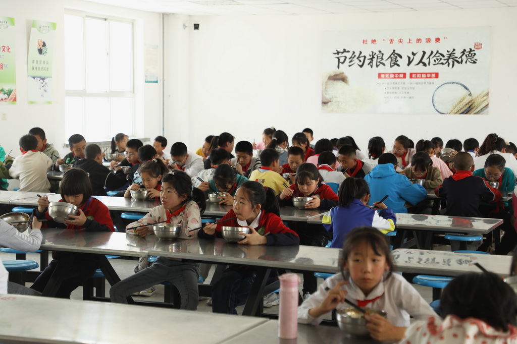 國家全力保障學生饍食質素,嚴打校園餐腐敗。新華社 國家全力保障學生饍食質素,嚴打校園餐腐敗。新華社