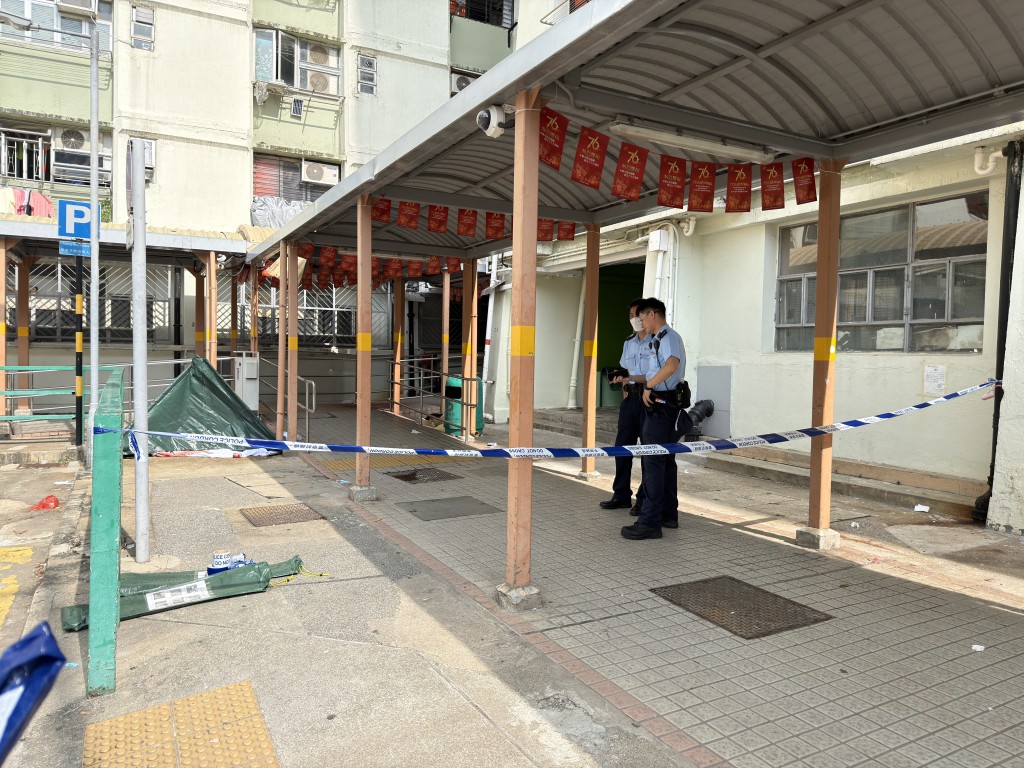 警員圍封行人通道調查。梁國峰攝 警員圍封行人通道調查。梁國峰攝