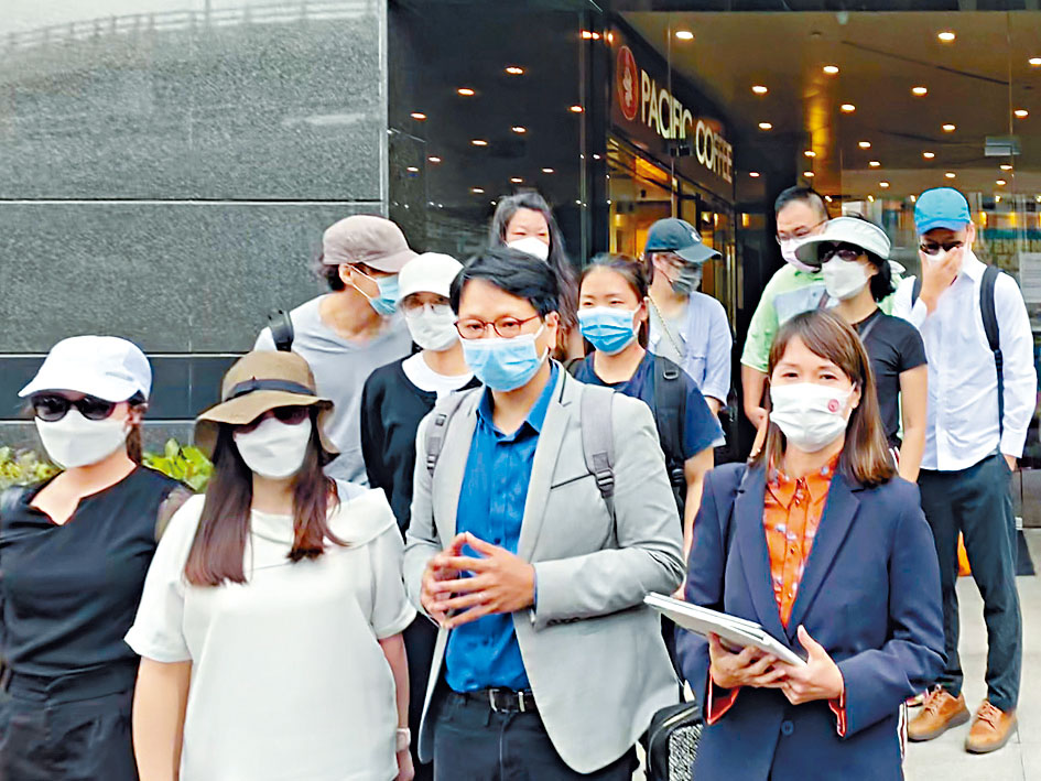 鄧家彪聯同「睿峰呼吸Plan」苦主,與消委會會面。