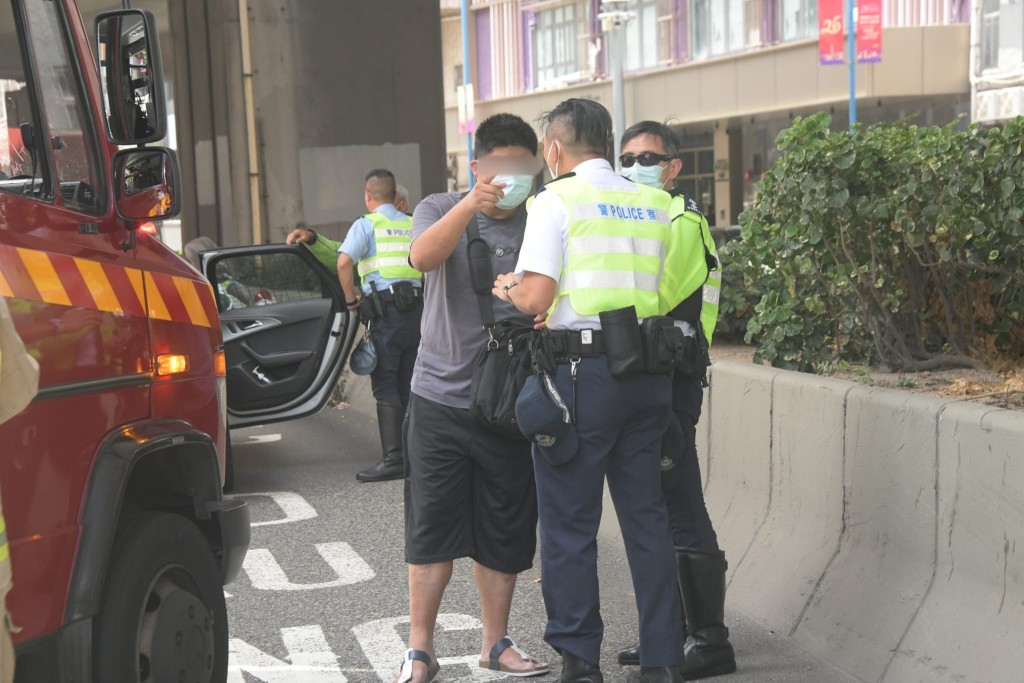 教車師傅向警方講述意外經過。梁國峰攝