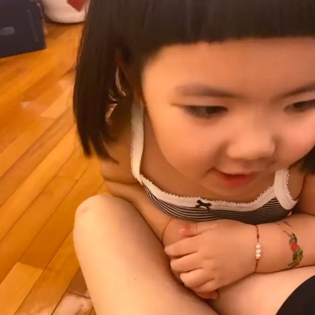 Lucy問點解聽到沖涼唱歌？