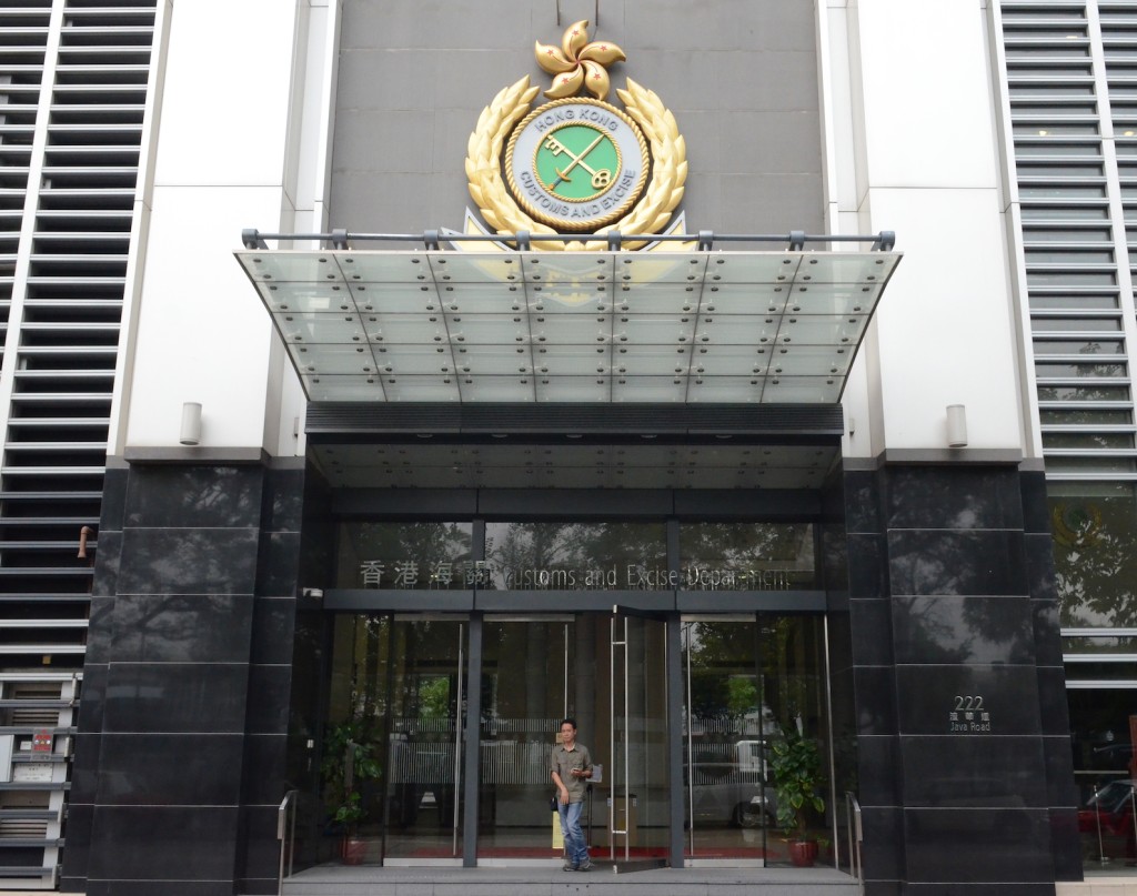 海關上周五於不同地區拘捕7名涉嫌違反條例的人士。資料圖片