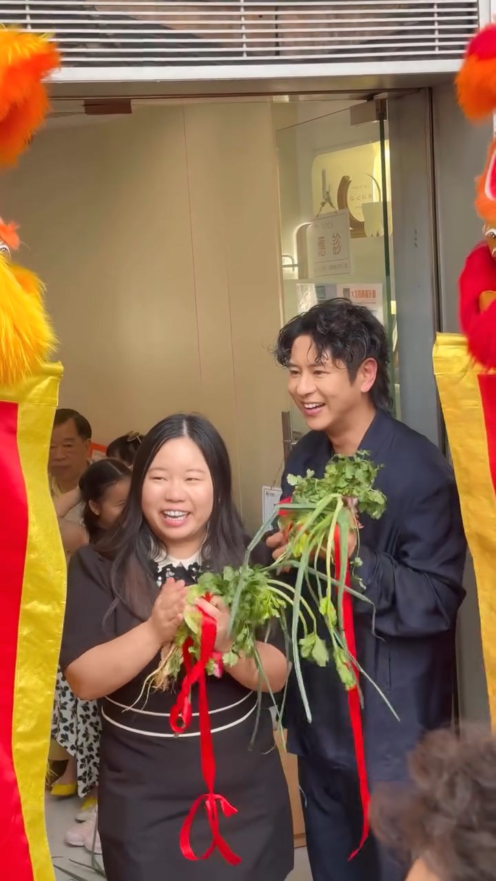 許廷鏗與胞姊投資七位數開診所。（網上圖片）