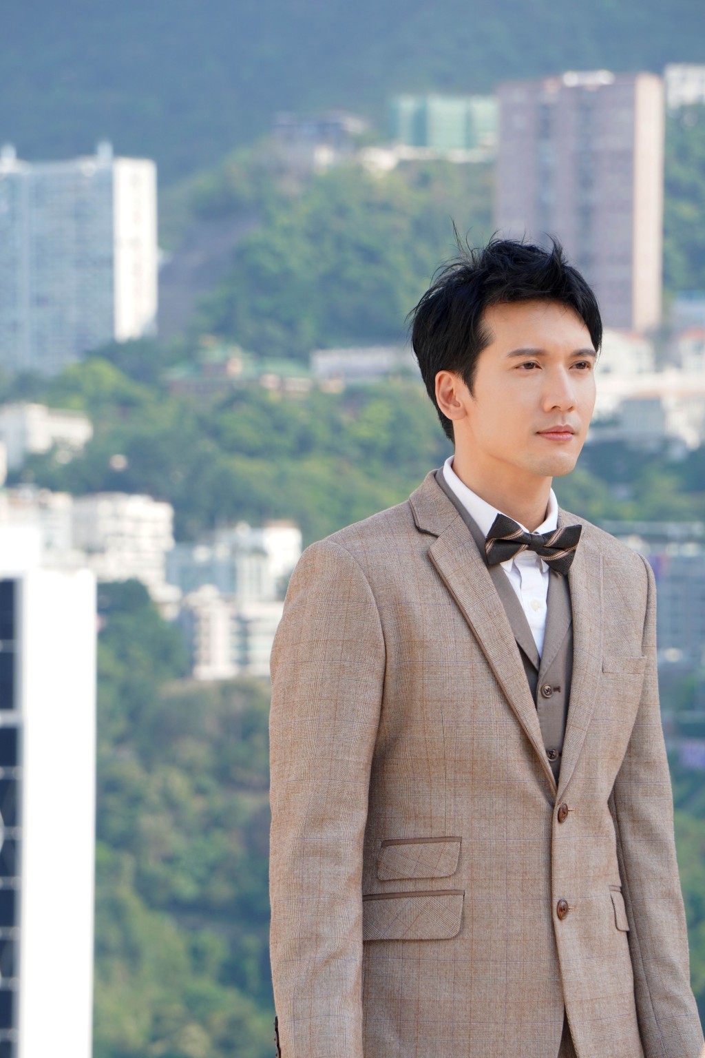 MV中，Kenny以說書人身份演出。