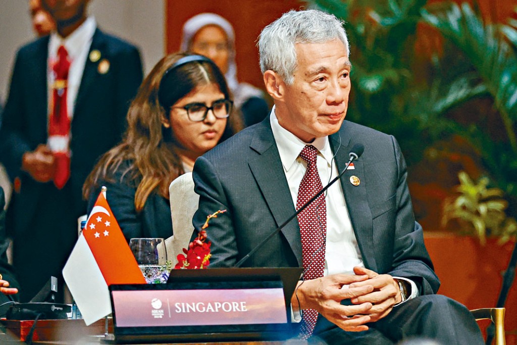 新加坡总理李显龙将于5月15日卸任职务。