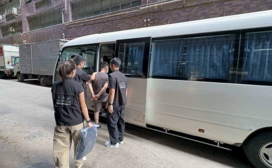 怀疑非法劳工在行动中被捕。