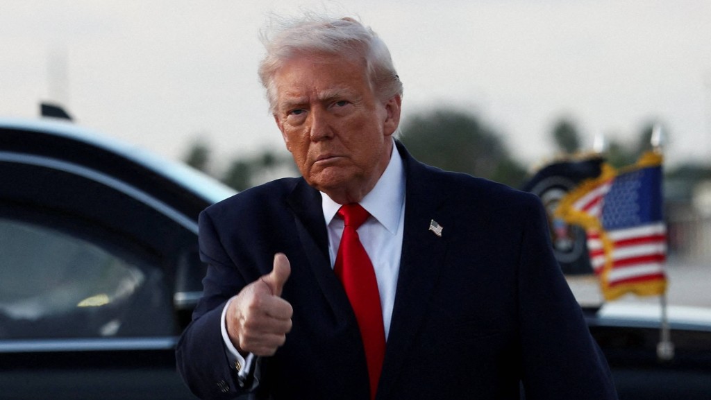 特朗普发文暗示封锁霍尔木兹海峡。 路透社