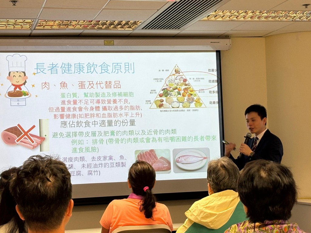 肌少症会降低长者活动能力,增加跌倒、骨折及住院风险。 肌少症会降低长者活动能力,增加跌倒、骨折及住院风险。