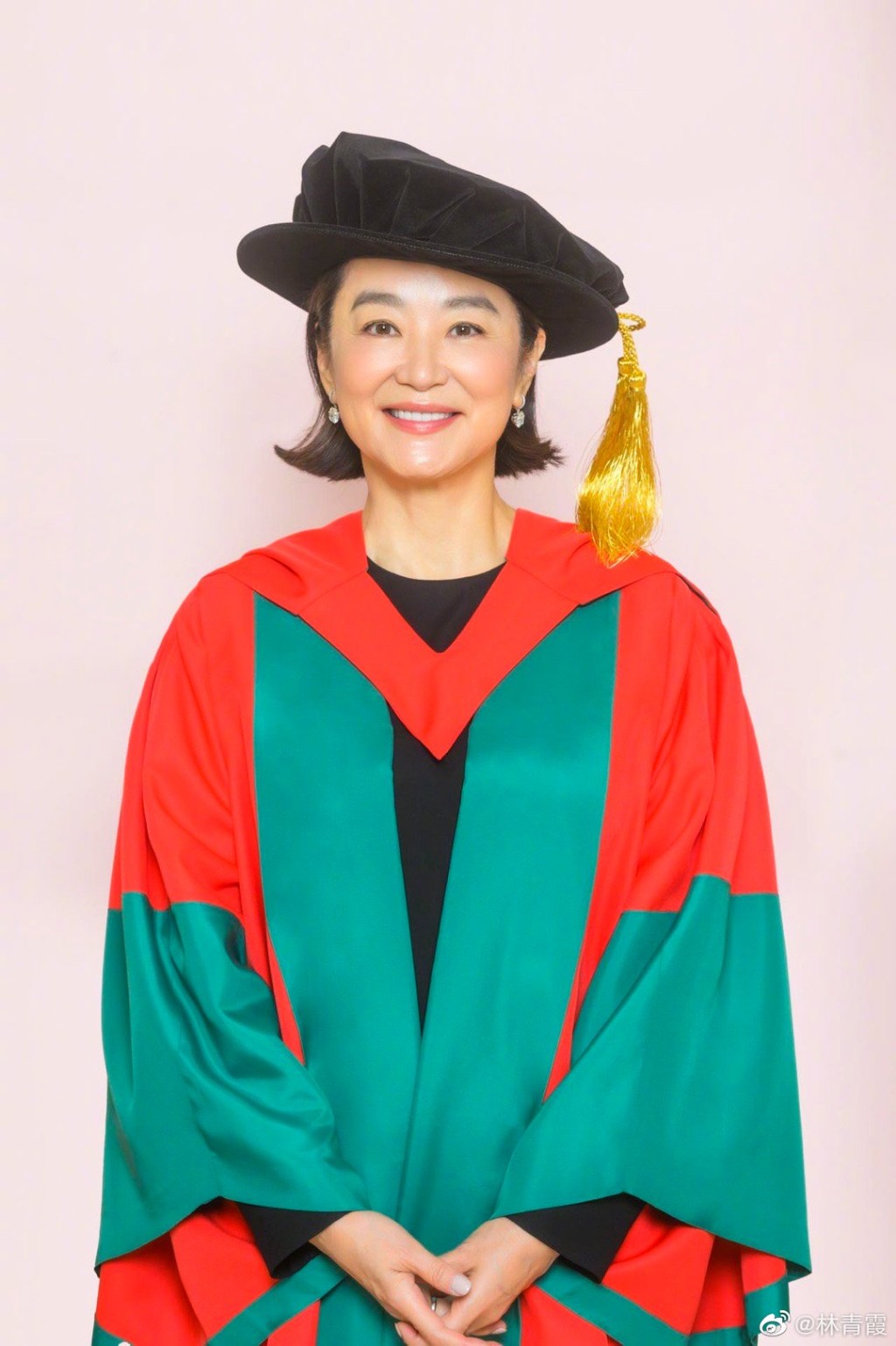林青霞去年底更獲香港大學頒授「名譽社會科學博士學位」。