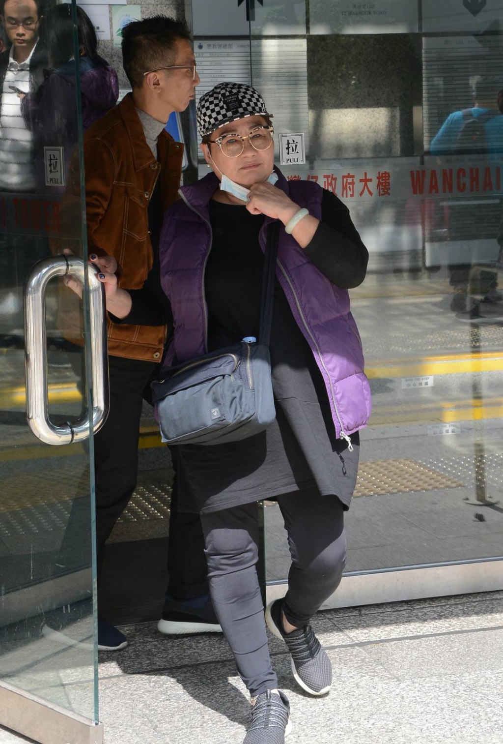 陳女士。
