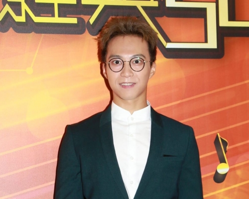 坤哥直認已約滿唱片公司星娛樂。