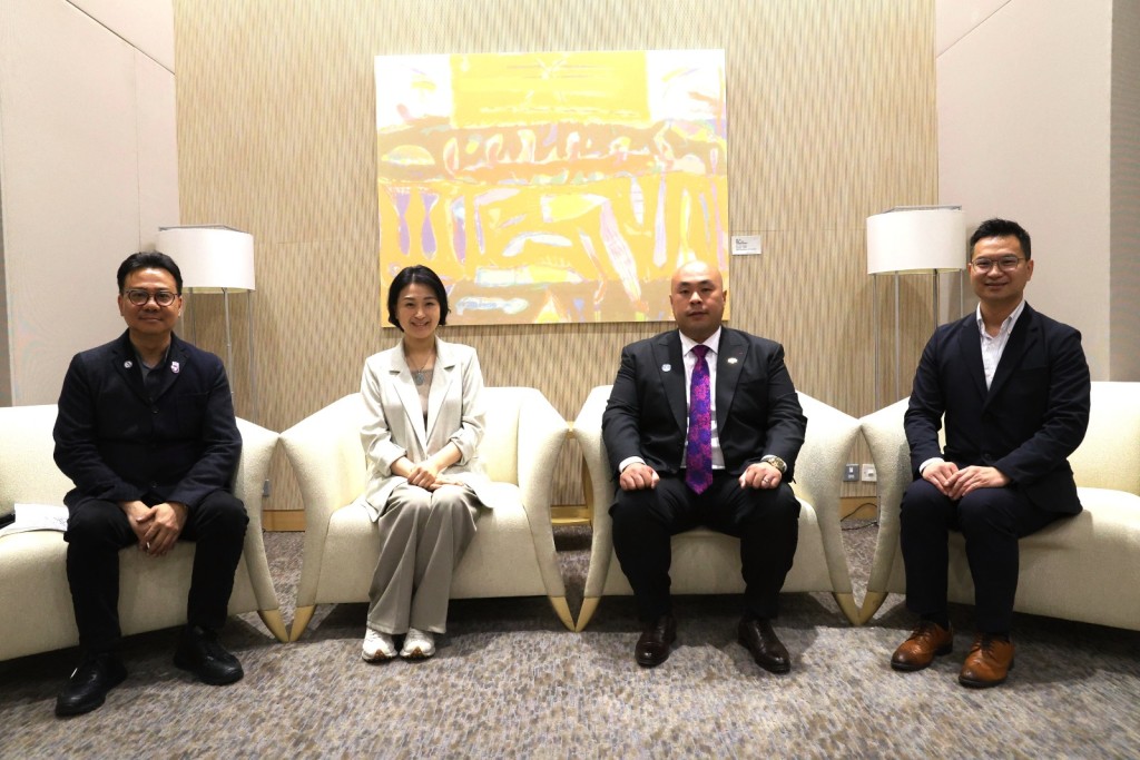 灣仔區的伍凱誠、黃大仙區朱穎詩、葵青區的馬家駿和九龍城區左滙雄(左至右),四人都是國家安全教育地區導師。 灣仔區的伍凱誠、黃大仙區朱穎詩、葵青區的馬家駿和九龍城區左滙雄(左至右),四人都是國家安全教育地區導師。