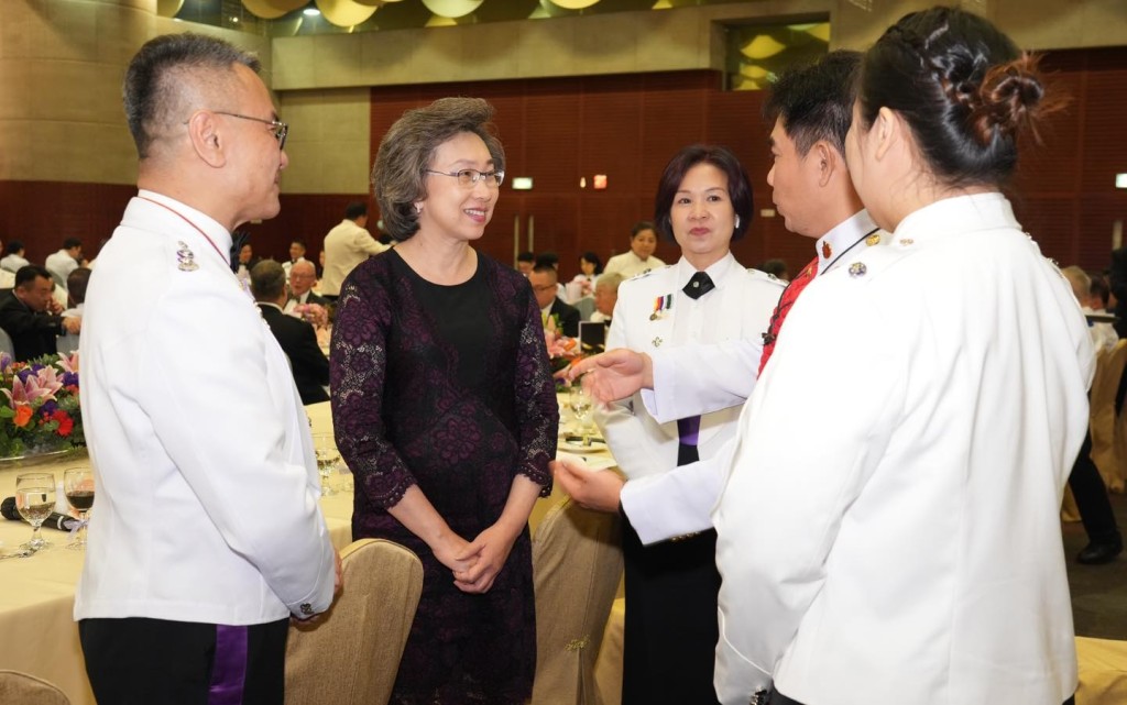 楊何蓓茵應香港童軍總會總監黎偉生邀請，出席「第40次童軍領袖聚餐 - 嘉賓之夜」。楊何蓓茵fb