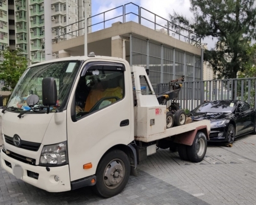 行動中拖走7部違例停泊的車輛。警方提供